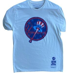 Mitchell & Ness Yankees White Tee with Blue and Red Graphic